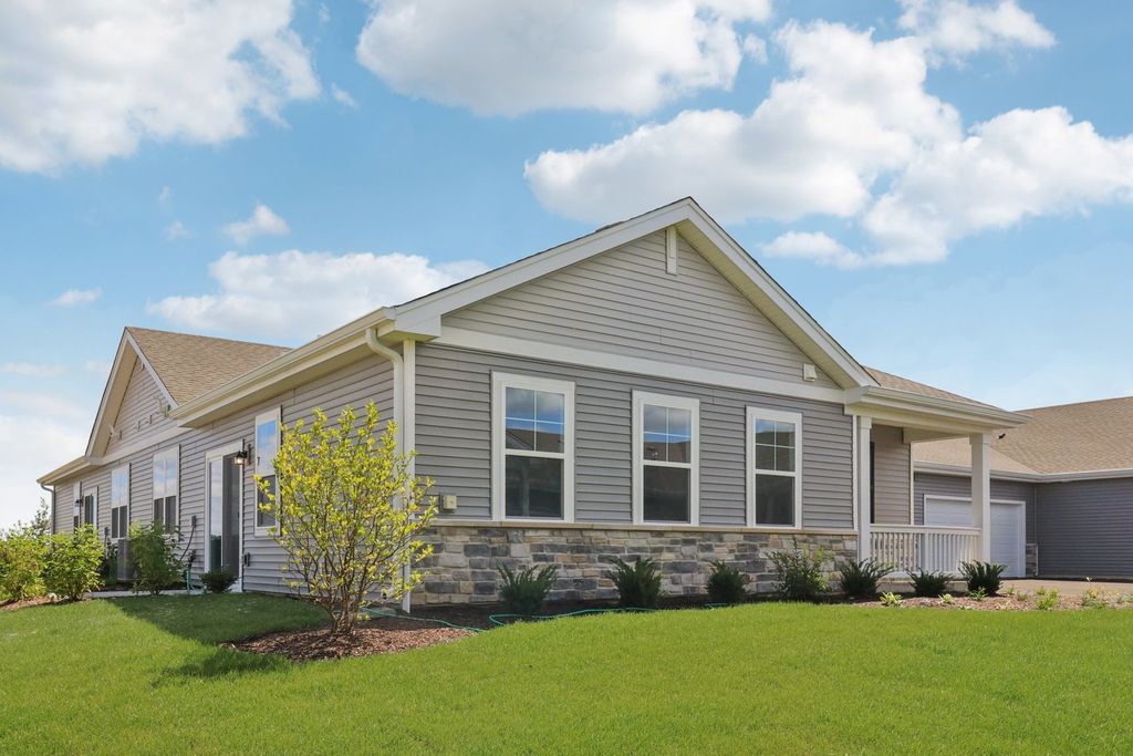 1075 Savannah Lane, Pingree Grove, IL 60140