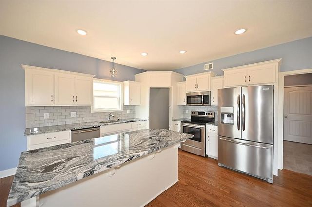 107 JOHNSON Circle, Dearborn, MO 64439