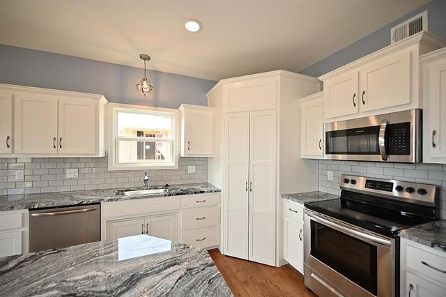 107 JOHNSON Circle, Dearborn, MO 64439