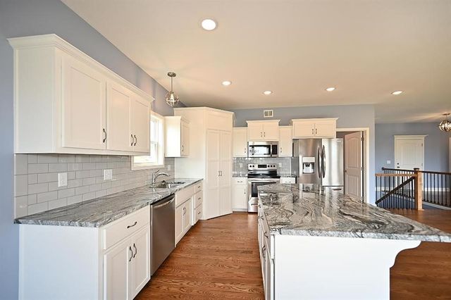 107 JOHNSON Circle, Dearborn, MO 64439