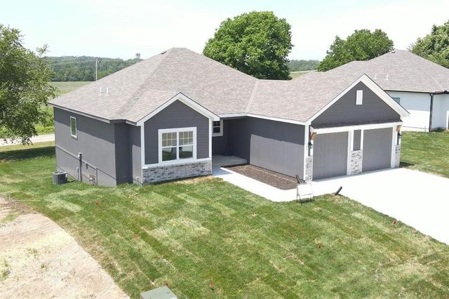 107 JOHNSON Circle, Dearborn, MO 64439