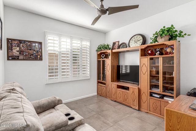 829 N Broken Hills Drive, Green Valley, AZ 85614