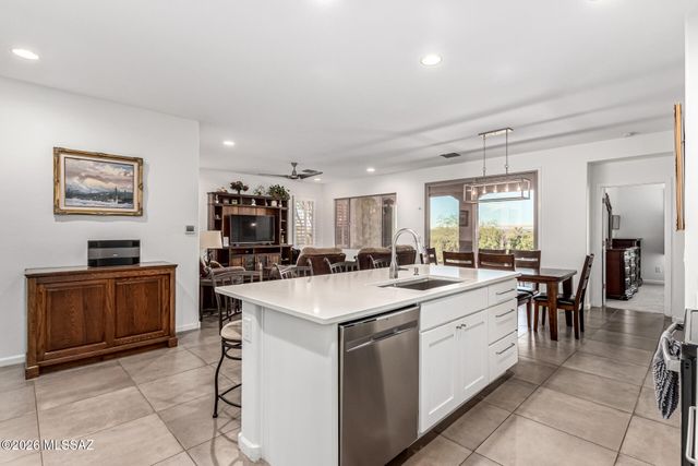 829 N Broken Hills Drive, Green Valley, AZ 85614