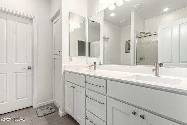 829 N Broken Hills Drive, Green Valley, AZ 85614