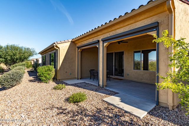 829 N Broken Hills Drive, Green Valley, AZ 85614
