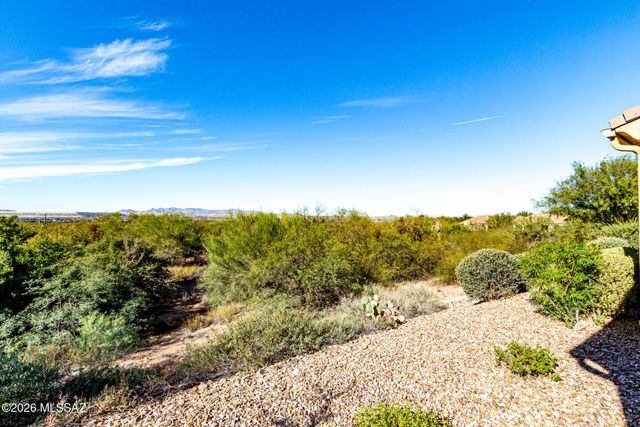 829 N Broken Hills Drive, Green Valley, AZ 85614