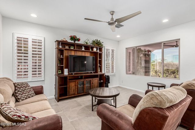 829 N Broken Hills Drive, Green Valley, AZ 85614