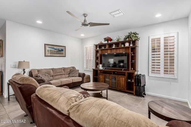 829 N Broken Hills Drive, Green Valley, AZ 85614