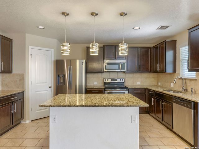 1607 TREE RUN, San Antonio, TX 78245