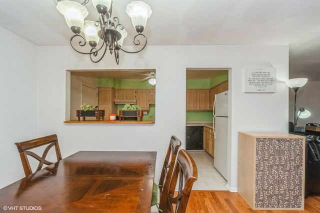 10385 Dearlove Road 2G, Glenview, IL 60025