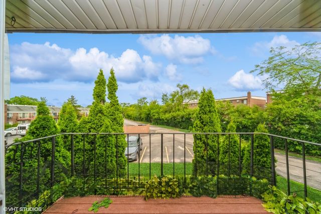 10385 Dearlove Road 2G, Glenview, IL 60025