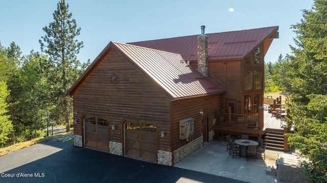 8899 Coeur d'Alene Dr, Spirit Lake, ID 83869