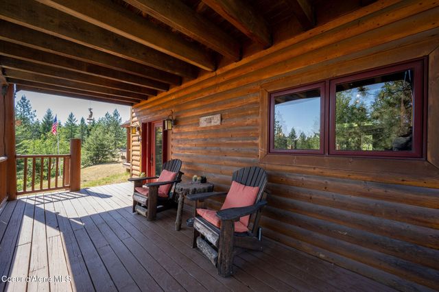 8899 Coeur d'Alene Dr, Spirit Lake, ID 83869