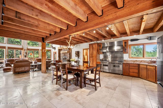 8899 Coeur d'Alene Dr, Spirit Lake, ID 83869