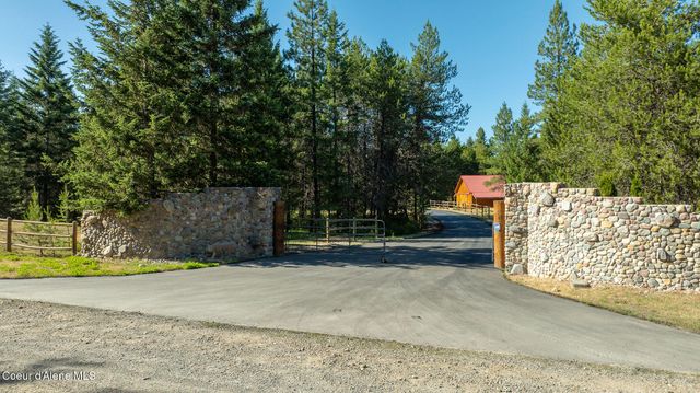 8899 Coeur d'Alene Dr, Spirit Lake, ID 83869