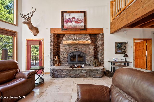 8899 Coeur d'Alene Dr, Spirit Lake, ID 83869