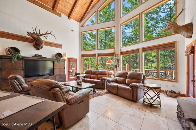 8899 Coeur d'Alene Dr, Spirit Lake, ID 83869