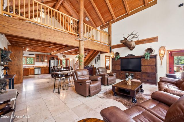 8899 Coeur d'Alene Dr, Spirit Lake, ID 83869