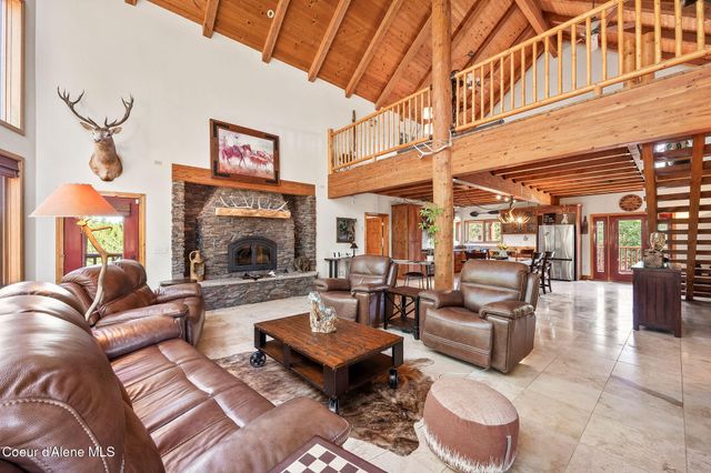 8899 Coeur d'Alene Dr, Spirit Lake, ID 83869