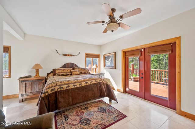 8899 Coeur d'Alene Dr, Spirit Lake, ID 83869