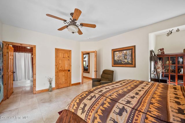 8899 Coeur d'Alene Dr, Spirit Lake, ID 83869