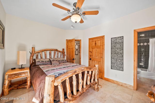 8899 Coeur d'Alene Dr, Spirit Lake, ID 83869