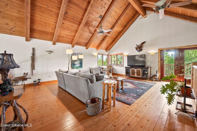 8899 Coeur d'Alene Dr, Spirit Lake, ID 83869