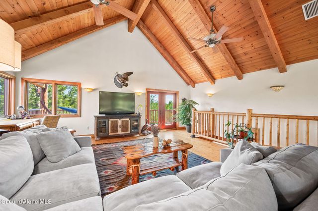 8899 Coeur d'Alene Dr, Spirit Lake, ID 83869