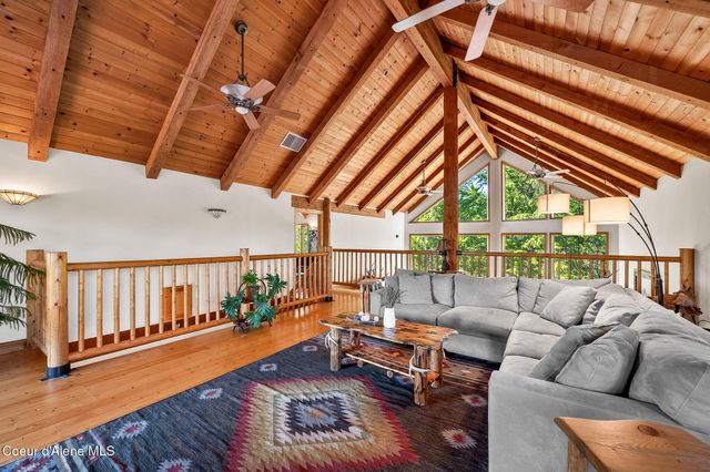 8899 Coeur d'Alene Dr, Spirit Lake, ID 83869