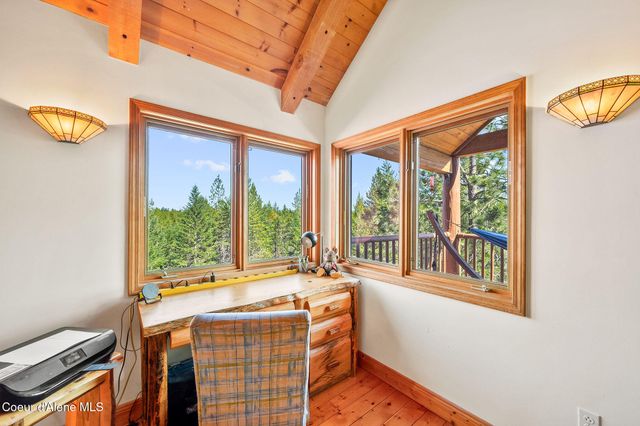 8899 Coeur d'Alene Dr, Spirit Lake, ID 83869