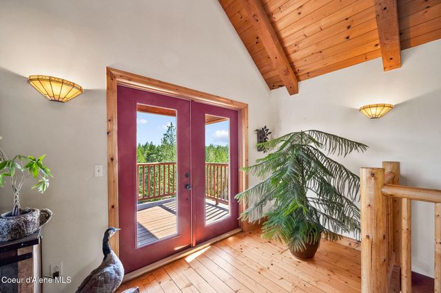 8899 Coeur d'Alene Dr, Spirit Lake, ID 83869