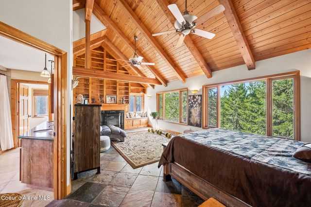 8899 Coeur d'Alene Dr, Spirit Lake, ID 83869