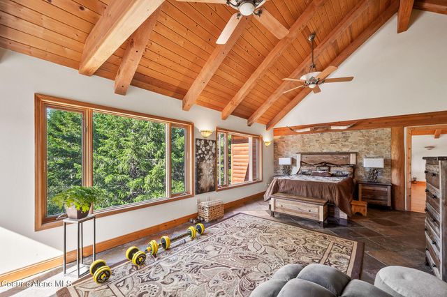 8899 Coeur d'Alene Dr, Spirit Lake, ID 83869