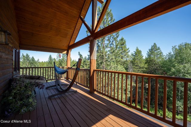 8899 Coeur d'Alene Dr, Spirit Lake, ID 83869