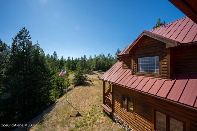 8899 Coeur d'Alene Dr, Spirit Lake, ID 83869