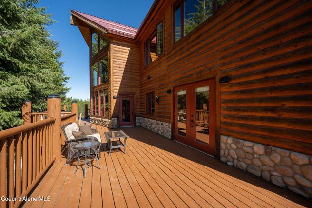 8899 Coeur d'Alene Dr, Spirit Lake, ID 83869