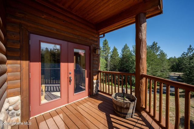 8899 Coeur d'Alene Dr, Spirit Lake, ID 83869