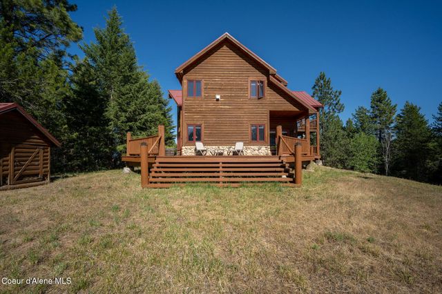 8899 Coeur d'Alene Dr, Spirit Lake, ID 83869