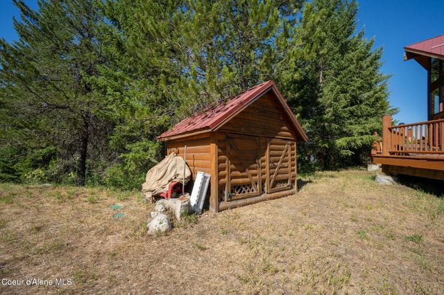 8899 Coeur d'Alene Dr, Spirit Lake, ID 83869