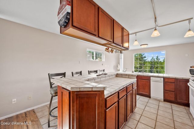 8899 Coeur d'Alene Dr, Spirit Lake, ID 83869