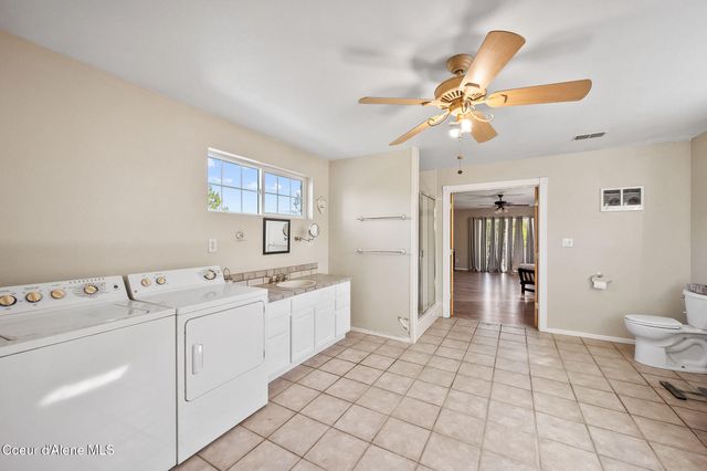 8899 Coeur d'Alene Dr, Spirit Lake, ID 83869