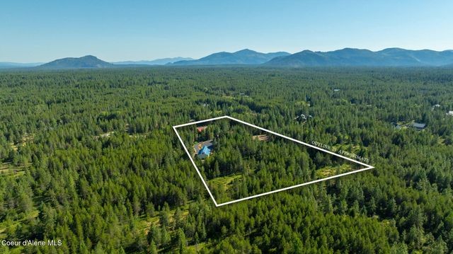 8899 Coeur d'Alene Dr, Spirit Lake, ID 83869