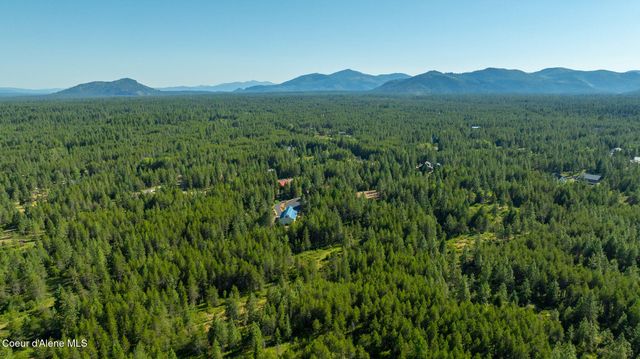 8899 Coeur d'Alene Dr, Spirit Lake, ID 83869