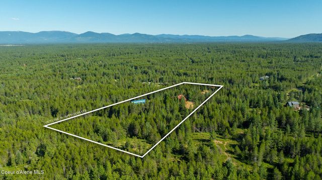 8899 Coeur d'Alene Dr, Spirit Lake, ID 83869