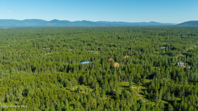 8899 Coeur d'Alene Dr, Spirit Lake, ID 83869