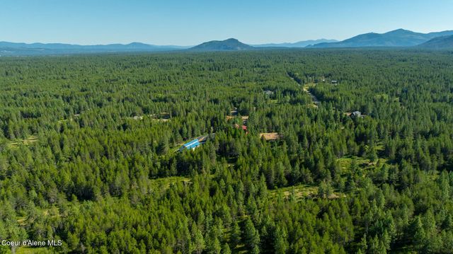 8899 Coeur d'Alene Dr, Spirit Lake, ID 83869