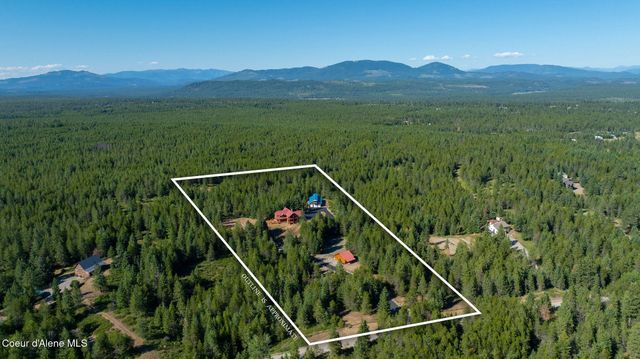 8899 Coeur d'Alene Dr, Spirit Lake, ID 83869