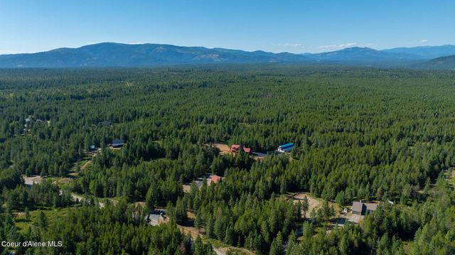 8899 Coeur d'Alene Dr, Spirit Lake, ID 83869