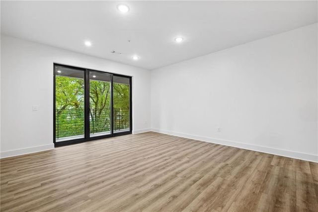 112 Rogers NE Street 304, Atlanta, GA 30317