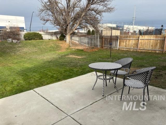 1396 W Crest Wood Dr, Meridian, ID 83642